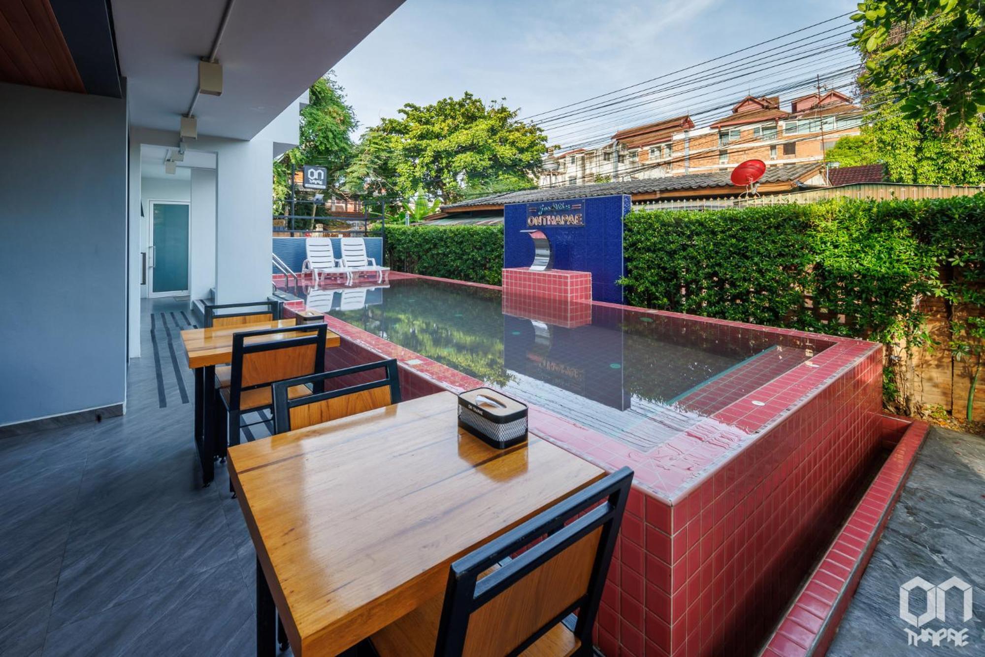 On Thapae Gate Chiangmai Hotel Чиангмай Екстериор снимка