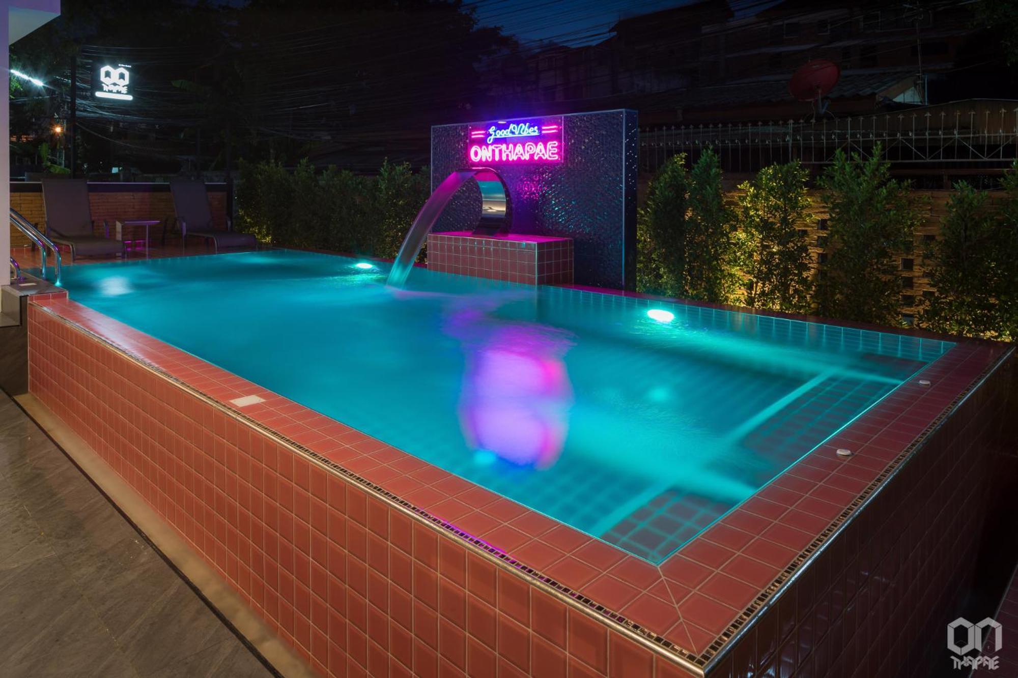 On Thapae Gate Chiangmai Hotel Чиангмай Екстериор снимка