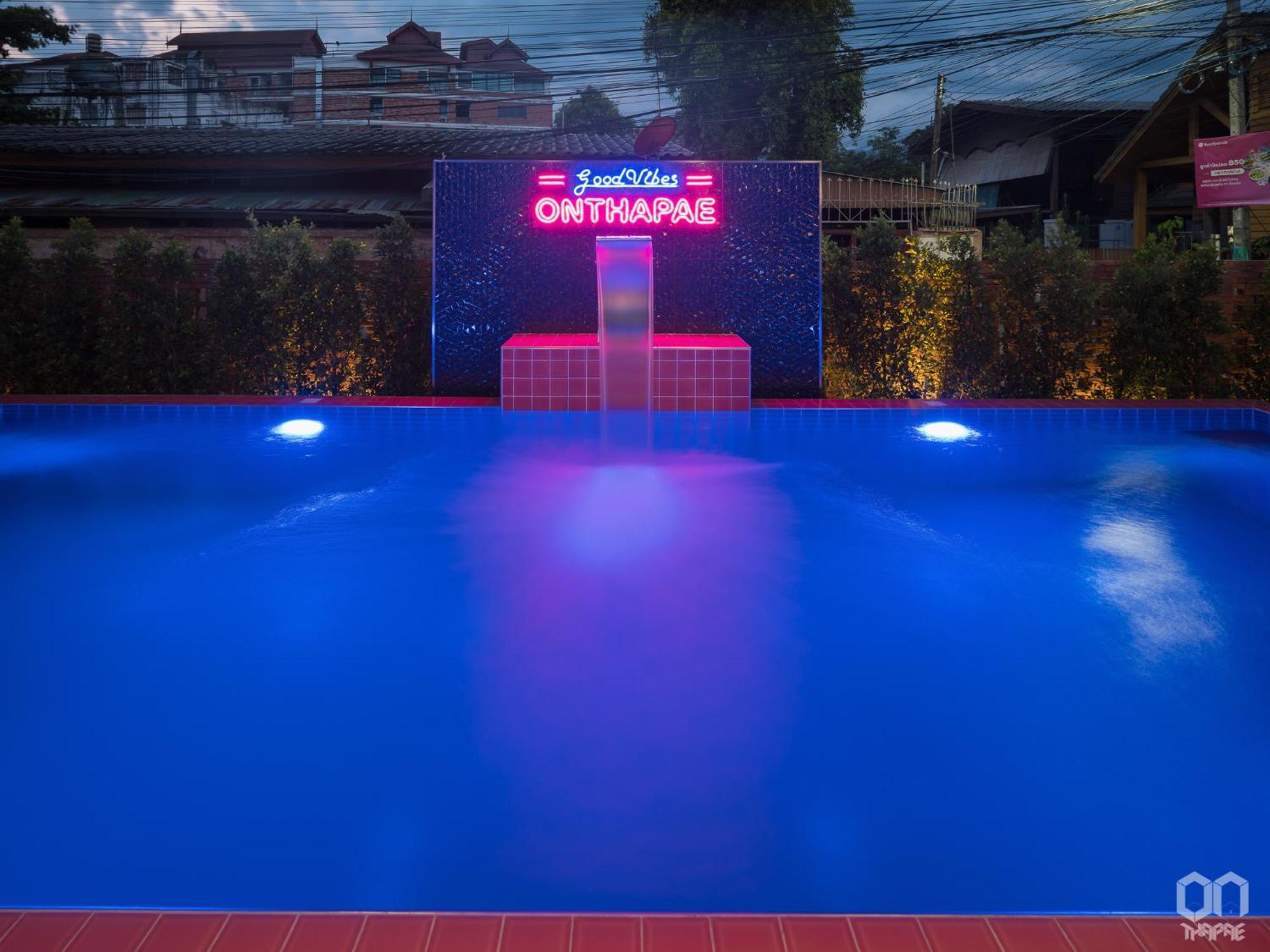 On Thapae Gate Chiangmai Hotel Чиангмай Екстериор снимка