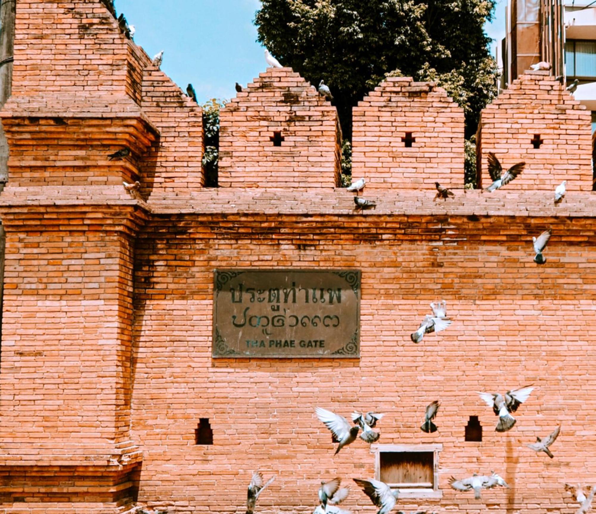 On Thapae Gate Chiangmai Hotel Чиангмай Екстериор снимка